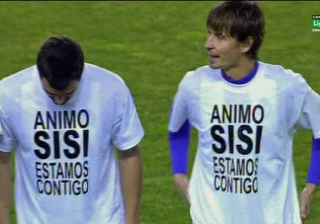 Los jugadores del Valladolid, con camisetas de apoyo a Sisi Los jugadores del Valladolid, con camisetas de apoyo a Sisi