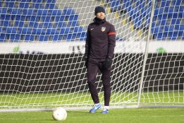 Arda Turan, que sufre un leve proceso gripal, no se entrenó Arda Turan, que sufre un leve proceso gripal, no se entrenó