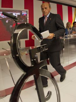 "No comprendo como un árbitro puede cometer un error así" "No comprendo como un árbitro puede cometer un error así"