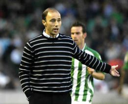 El Huesca rescinde el contrato del técnico Antonio Calderón El Huesca rescinde el contrato del técnico Antonio Calderón
