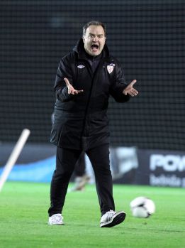 Bielsa anuncia un once con Raúl, Muniain y Llorente Bielsa anuncia un once con Raúl, Muniain y Llorente