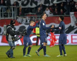 Ibrahimovic mantiene su racha con triplete ante el Valenciannes Ibrahimovic mantiene su racha con triplete ante el Valenciannes