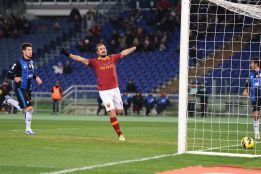 La Roma supera al Atalanta y alcanza los cuartos de final La Roma supera al Atalanta y alcanza los cuartos de final