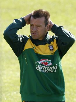 El exseleccionador brasileño Dunga dirigirá al Internacional El exseleccionador brasileño Dunga dirigirá al Internacional