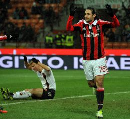 El Milán elimina al Reggina y se cita en cuartos con la Juventus El Milán elimina al Reggina y se cita en cuartos con la Juventus