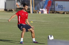 Spahic entra en la lista del Sevilla y Maduro se cae Spahic entra en la lista del Sevilla y Maduro se cae