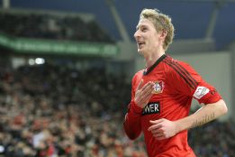 El Leverkusen sigue segundo tras golear al Hamburgo El Leverkusen sigue segundo tras golear al Hamburgo