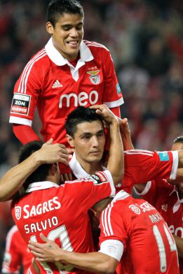 Cardozo y Rodrigo ponen líder al Benfica tras ganar a Marítimo Cardozo y Rodrigo ponen líder al Benfica tras ganar a Marítimo