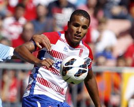 El Arabi sale al rescate del Granada ante una crecida Real El Arabi sale al rescate del Granada ante una crecida Real