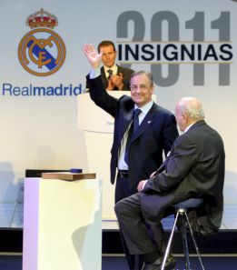 Florentino: "Mourinho ha sufrido ataques injustos a su dignidad" Florentino: "Mourinho ha sufrido ataques injustos a su dignidad"