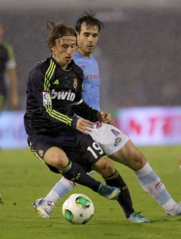 Oubiña se lesiona y es duda para el partido contra el Betis Oubiña se lesiona y es duda para el partido contra el Betis