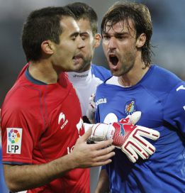 Un polémico penalti impide ganar a Osasuna en Getafe Un polémico penalti impide ganar a Osasuna en Getafe