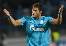 Los hinchas del Zenit rechazan fichar a negros y homosexuales Los hinchas del Zenit rechazan fichar a negros y homosexuales