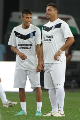 Los amigos de Ronaldo ganan el partido contra la pobreza Los amigos de Ronaldo ganan el partido contra la pobreza