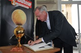 Cruyff se lleva a los mejores para su adiós con Catalunya Cruyff se lleva a los mejores para su adiós con Catalunya