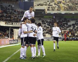 El Valencia se lleva por pegada un partido de pasacalles El Valencia se lleva por pegada un partido de pasacalles