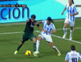 Hernández Hernández no pitó dos penaltis en área malaguista Hernández Hernández no pitó dos penaltis en área malaguista
