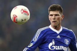 El Schalke prorroga el contrato a Huntelaar hasta junio de 2015 El Schalke prorroga el contrato a Huntelaar hasta junio de 2015
