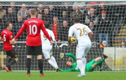 Michu marca y frena al United Michu marca y frena al United