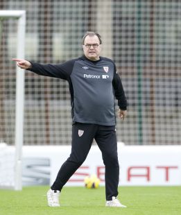 Bielsa lamenta que la derrota les obligará a "empezar de nuevo" Bielsa lamenta que la derrota les obligará a "empezar de nuevo"