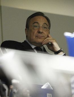 Florentino arropa a Casillas en el 'Partido por la ilusión' Florentino arropa a Casillas en el 'Partido por la ilusión'
