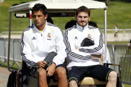 Los lectores de AS no quieren que el Madrid fiche otro portero Los lectores de AS no quieren que el Madrid fiche otro portero