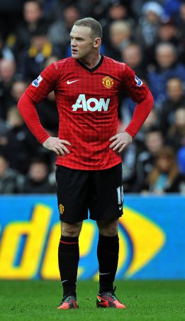 Rooney se lesiona la rodilla y será baja de dos a tres semanas Rooney se lesiona la rodilla y será baja de dos a tres semanas