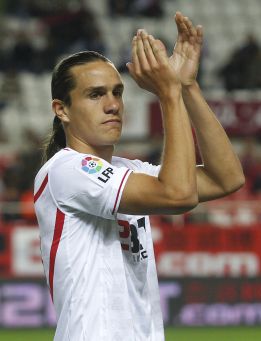 El Sporting confirma la cesión del defensa Bernardo, del Sevilla El Sporting confirma la cesión del defensa Bernardo, del Sevilla