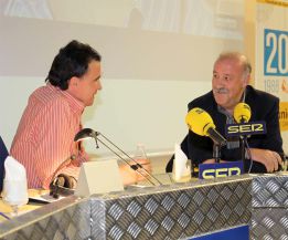 Del Bosque: "En 2002 quisieron remover la tierra y eso sucedió" Del Bosque: "En 2002 quisieron remover la tierra y eso sucedió"