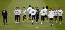 Los internautas ficharían un lateral y a otro entrenador Los internautas ficharían un lateral y a otro entrenador