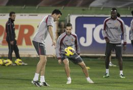 Gago llegó a Valencia con ganas de recuperarse y quedarse Gago llegó a Valencia con ganas de recuperarse y quedarse