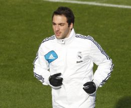 Higuaín empezó en solitario la sesión y terminó con el grupo Higuaín empezó en solitario la sesión y terminó con el grupo