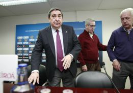 Lendoiro destituye a Oltra y lo sustituirá Domingos Paciencia Lendoiro destituye a Oltra y lo sustituirá Domingos Paciencia