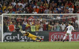 Los lectores de AS.com eligen a Casillas mejor portero de 2012 Los lectores de AS.com eligen a Casillas mejor portero de 2012