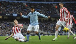 El City gana sin problemas y sigue la estela del United El City gana sin problemas y sigue la estela del United