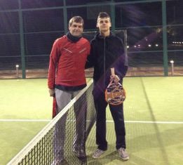 Tito Vilanova despidió el año jugando al pádel con su hijo Tito Vilanova despidió el año jugando al pádel con su hijo