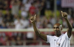 Frederic Kanouté visita al Sevilla para darle "ánimos" a sus ex Frederic Kanouté visita al Sevilla para darle "ánimos" a sus ex