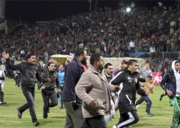 Al menos 39 heridos en choques entre hinchas de fútbol en Egipto Al menos 39 heridos en choques entre hinchas de fútbol en Egipto