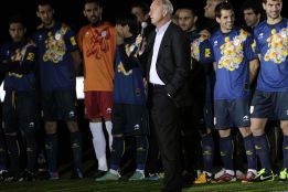 Mas agradece Cruyff su trabajo aunque le cueste hablar catalán Mas agradece Cruyff su trabajo aunque le cueste hablar catalán
