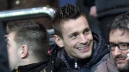 El Newcastle ficha a Debuchy: "Voy a a mejor Liga del mundo" El Newcastle ficha a Debuchy: "Voy a a mejor Liga del mundo"