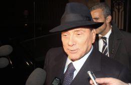 Berlusconi: "El Milan dejará los partidos si hay episodios racistas" Berlusconi: "El Milan dejará los partidos si hay episodios racistas"