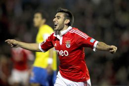 Benfica, líder con golazos de Gaitán, Salvio y Lima Benfica, líder con golazos de Gaitán, Salvio y Lima