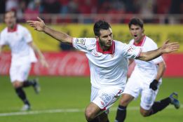 El Sevilla reacciona y deja a Osasuna como colista El Sevilla reacciona y deja a Osasuna como colista