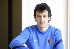 Rubén Pardo: "Cuando veo al Madrid, me fijo en Xabi Alonso" Rubén Pardo: "Cuando veo al Madrid, me fijo en Xabi Alonso"