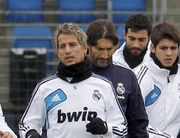 Fabio Coentrao a la grada, pero hoy debe ir a Valdebebas Fabio Coentrao a la grada, pero hoy debe ir a Valdebebas