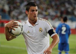 Cristiano, capitán por primera vez, ofreció el brazalete a Iker Cristiano, capitán por primera vez, ofreció el brazalete a Iker