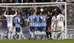 Adán fue expulsado en el 6’ y el Bernabéu coreó a Iker Casillas Adán fue expulsado en el 6’ y el Bernabéu coreó a Iker Casillas