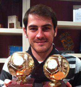 Ni Mourinho ni sus ayudantes felicitaron el sábado a Iker