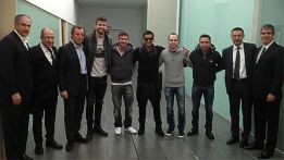 Messi e Iniesta viajan a Zúrich para la gala del Balón de Oro Messi e Iniesta viajan a Zúrich para la gala del Balón de Oro
