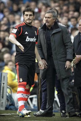 Casillas y Messi votaron a Mou como mejor entrenador del 2012 Casillas y Messi votaron a Mou como mejor entrenador del 2012
